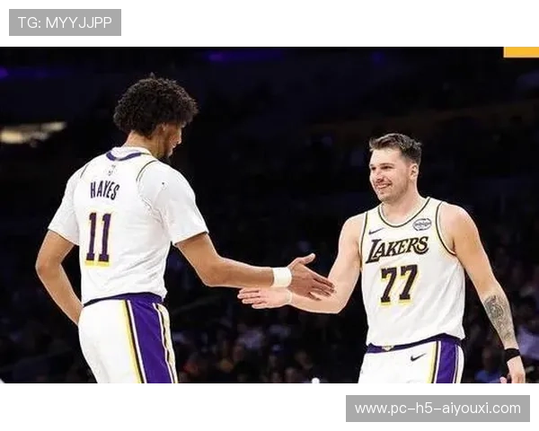 东契奇三双湖人胜热火，替补神将轰25+8+4断，东契奇加盟湖人